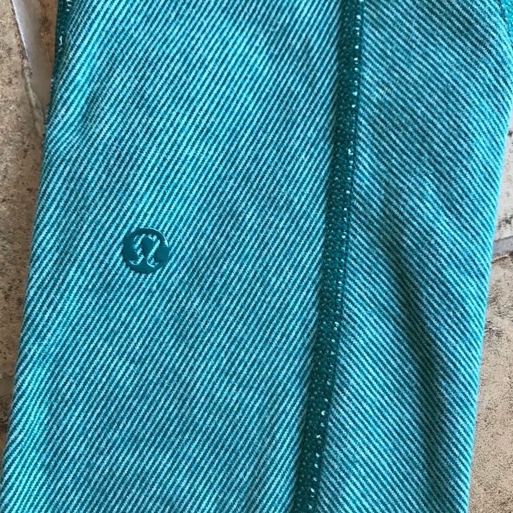 Lululemon green and white stretchy knit pant